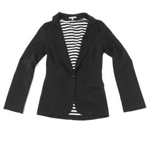 Light weight jacket with lapels pullover